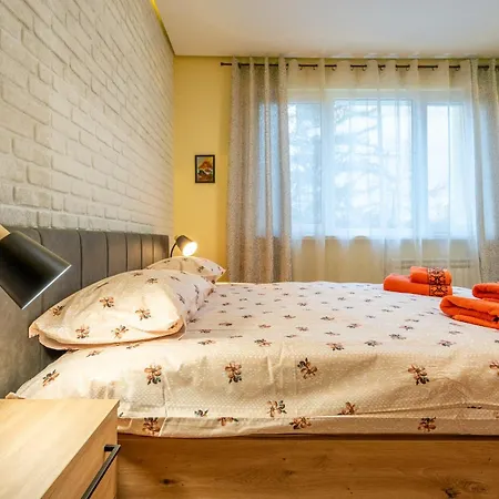 Lotus With Free Parking Apartament