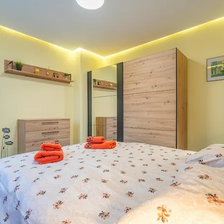 Lotus With Free Parking Sofie