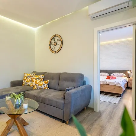 Lotus With Free Parking Apartmán