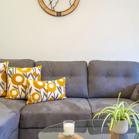 Lotus With Free Parking *