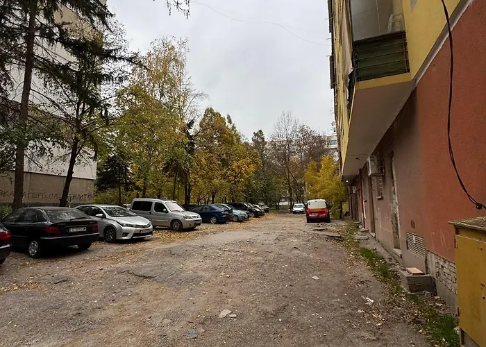 Lotus With Free Parking *