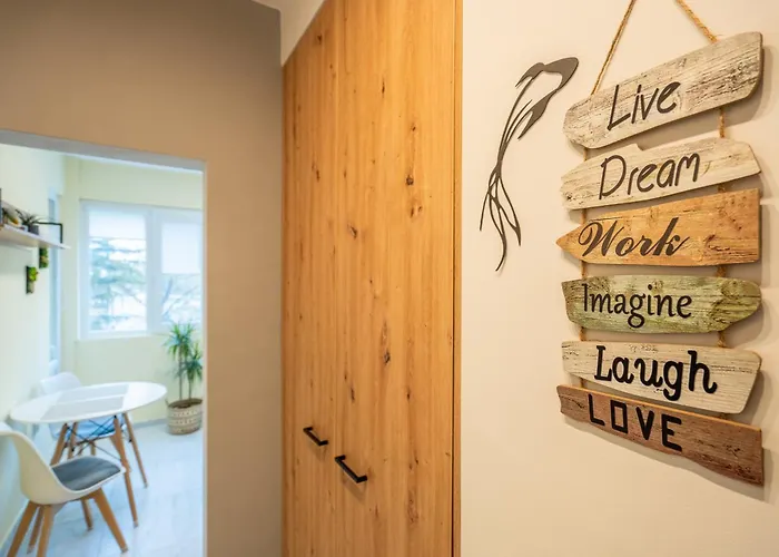 Lotus With Free Parking *